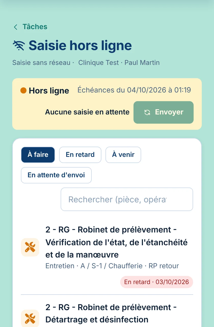Écran de saisie hors ligne sur téléphone : bandeau Hors ligne, onglets À faire, En retard, À venir et liste des tâches d'entretien.